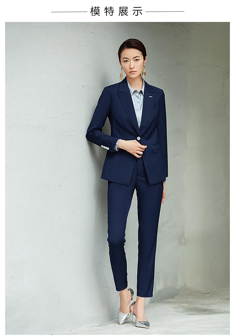 女款藍色單扣職業西裝定做款式圖模特展示1